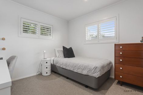 Photo of property in 32 Chamari Close, Titirangi, Auckland, 0604