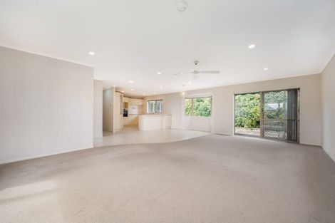 Photo of property in 6 Dairyland Drive, East Tamaki Heights, Auckland, 2016