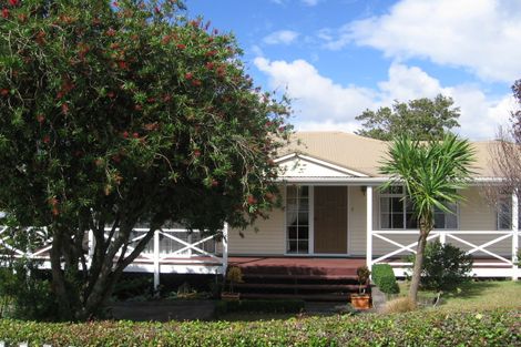 Photo of property in 1/710 East Coast Road, Pinehill, Auckland, 0632