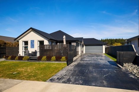 Photo of property in 7 Mcrae Gardens, Kaikoura Flat, Kaikoura, 7371