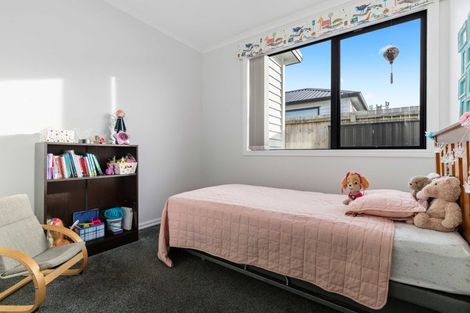 Photo of property in 4 Poutawa Lane, Clarks Beach, 2122