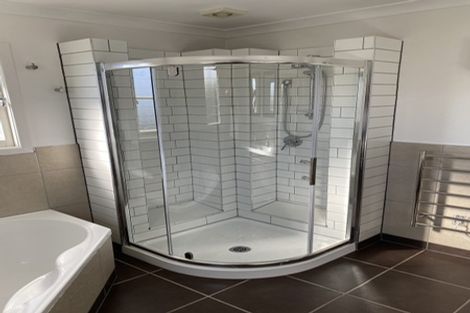 Photo of property in 11 Youngs Road, Papakura, 2110