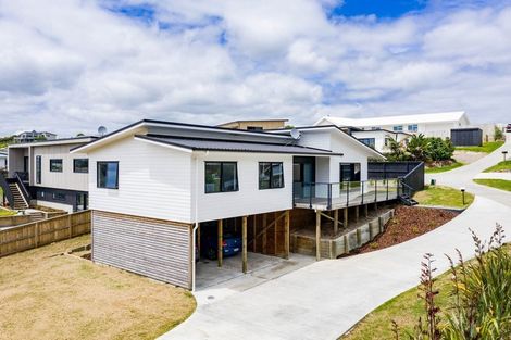 Photo of property in 4 Kuaka Crescent, Mangawhai, 0505