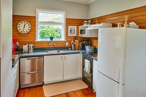Photo of property in 372 Muritai Road, Eastbourne, Lower Hutt, 5013