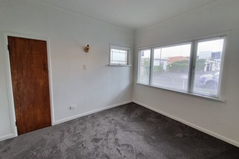 Photo of property in 14 Weona Place, Westmere, Auckland, 1022