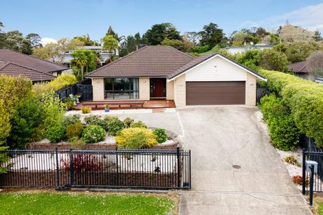 Photo of property in 112 Lake Panorama Drive, Henderson Valley, Auckland, 0612