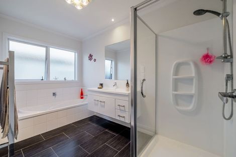 Photo of property in 2 Morocco Terrace, Kelvin Grove, Palmerston North, 4414