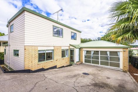 Photo of property in 2/66 College Road, Northcote, Auckland, 0627
