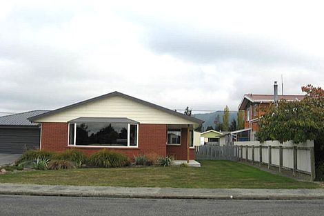 Photo of property in 11 Parsonage Road, Waimate, 7924