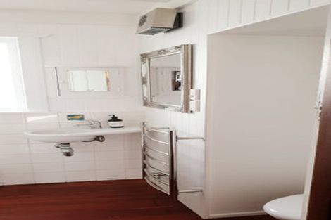 Photo of property in 276 Point Chevalier Road, Point Chevalier, Auckland, 1022