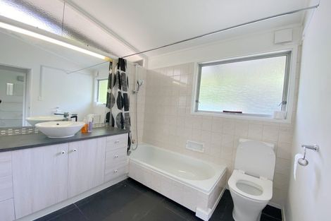 Photo of property in 74 Peach Road, Glenfield, Auckland, 0629