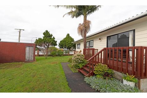 Photo of property in 2/1 Silverstone Place, Henderson, Auckland, 0612