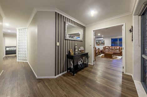 Photo of property in 43 Mt Lebanon Crescent, The Gardens, Auckland, 2105