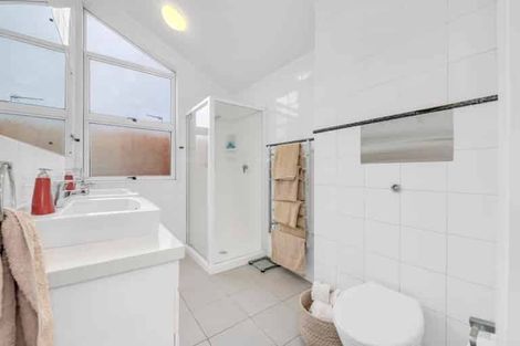 Photo of property in 18 Marina View Drive, West Harbour, Auckland, 0618