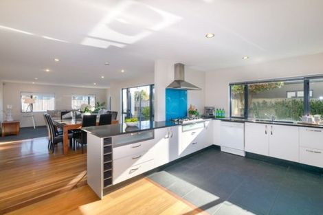 Photo of property in 16 Dee Street, St Albans, Christchurch, 8014
