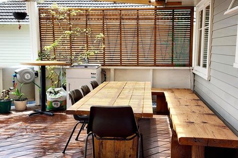 Photo of property in 4 Paton Avenue, Te Atatu South, Auckland, 0610