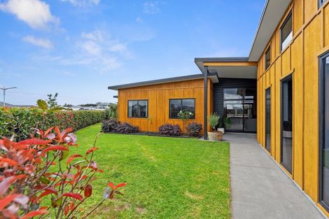 Photo of property in 2 Benmore Crescent, Pyes Pa, Tauranga, 3112