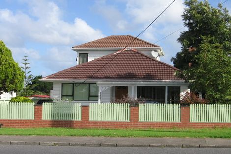 Photo of property in 85 Royal Road, Massey, Auckland, 0614