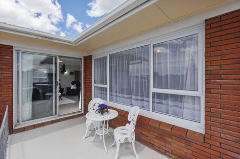 Photo of property in 3/10 Shakespeare Road, Milford, Auckland, 0620