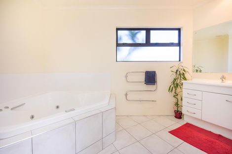 Photo of property in 111 Ruapehu Drive, Fitzherbert, Palmerston North, 4410