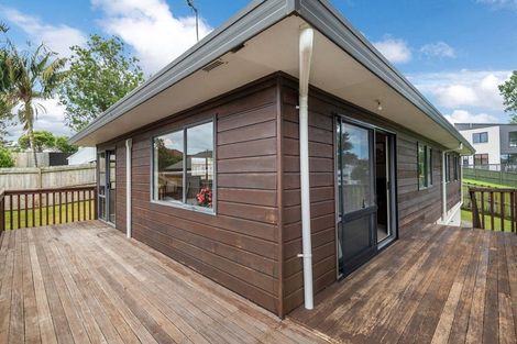 Photo of property in 2/18 Altair Place, Windsor Park, Auckland, 0632