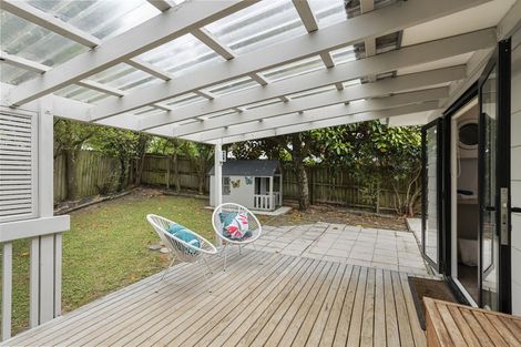 Photo of property in 9 Kupari Place, Totara Vale, Auckland, 0629