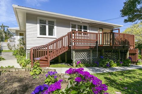 Photo of property in 1 Melrose Road, Island Bay, Wellington, 6023