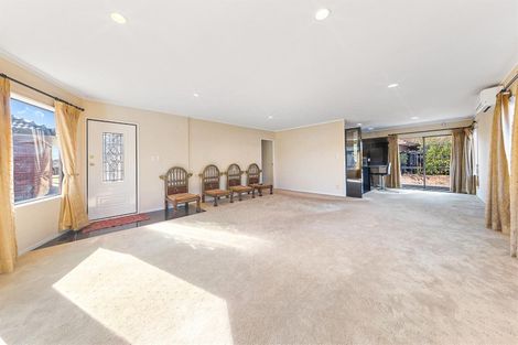 Photo of property in 1 Waylen Place, Burswood, Auckland, 2013