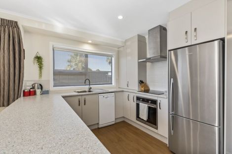 Photo of property in 1/298 Glenfield Road, Glenfield, Auckland, 0629