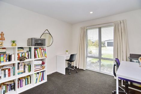 Photo of property in 6 Te Whenu Crescent, Marshland, Christchurch, 8083