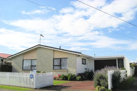 Photo of property in 2 Kings Avenue, Gonville, Whanganui, 4501