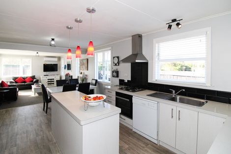 Photo of property in 21 Kent Street, Carterton, 5713