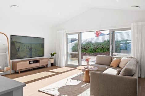 Photo of property in 1 Maanihi Drive, Rototuna North, Hamilton, 3210
