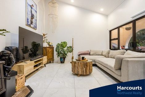 Photo of property in 719 Scenic Drive, Henderson Valley, Auckland, 0612