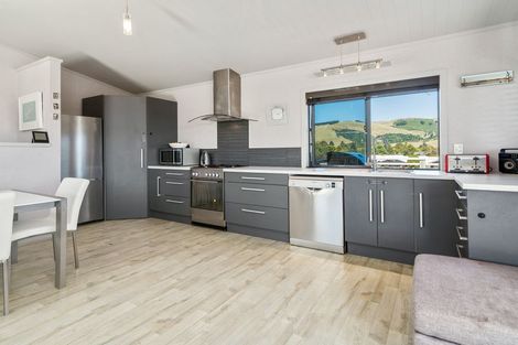 Photo of property in 136 Lisland Drive, Kinloch, Taupo, 3377