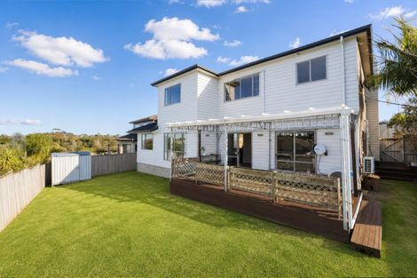 Photo of property in 11 Tekapo Rise, Fairview Heights, Auckland, 0632