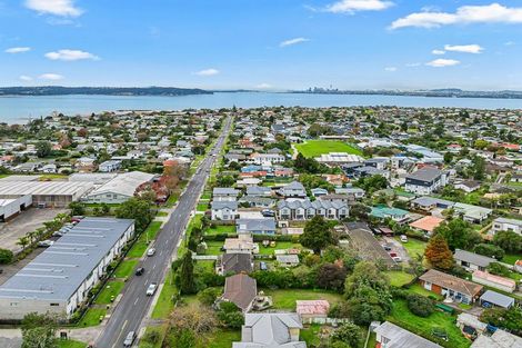 Photo of property in 43 Wharf Road, Te Atatu Peninsula, Auckland, 0610