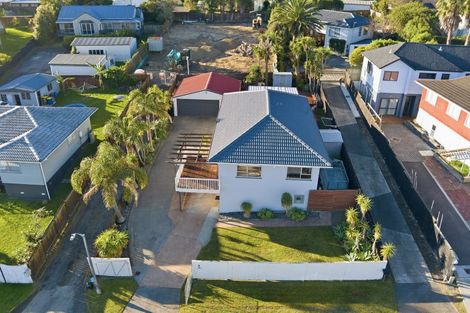 Photo of property in 12 Pahi Place, West Harbour, Auckland, 0618