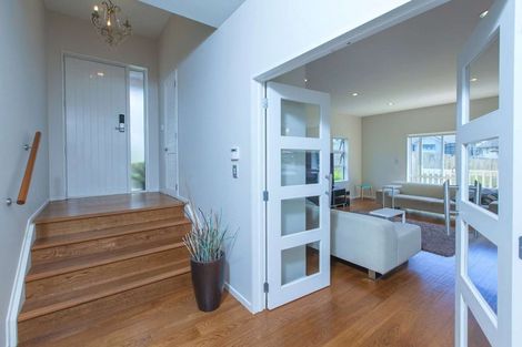 Photo of property in 12 Mural Place, Greenhithe, Auckland, 0632