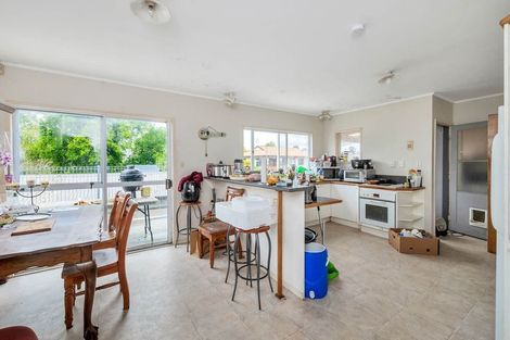 Photo of property in 15 Universal Drive, Henderson, Auckland, 0610
