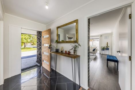 Photo of property in 14 Peridot Place, Conifer Grove, Takanini, 2112