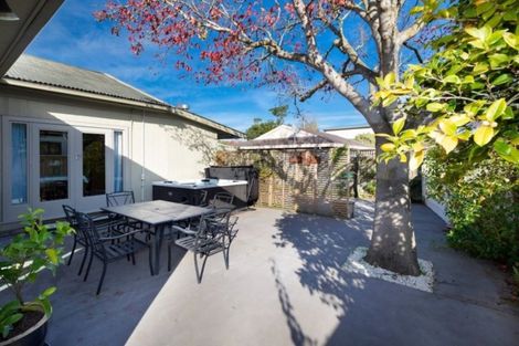 Photo of property in 37 Young Street, Somerfield, Christchurch, 8024