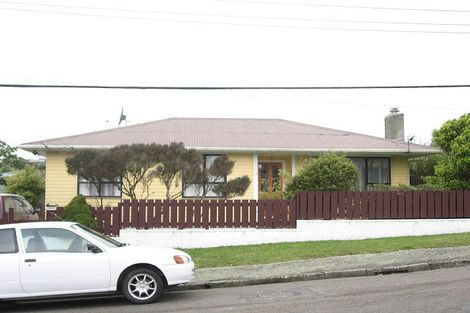 Photo of property in 19 Barclay Street, Newlands, Wellington, 6037