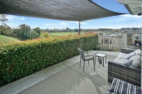 Photo of property in 8c Wiltshire Place, Te Puke, 3119