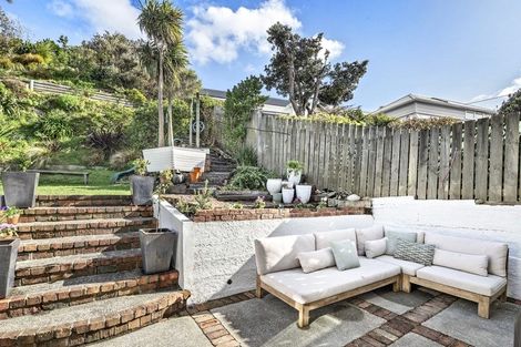 Photo of property in 72 Eden Street, Island Bay, Wellington, 6023