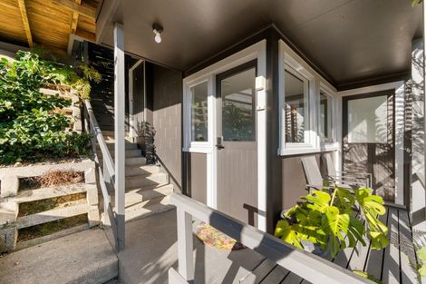 Photo of property in 33 Milton Terrace, Picton, 7220