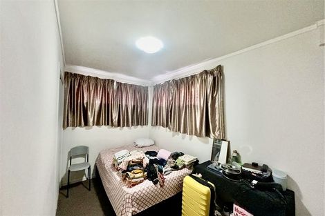 Photo of property in 4 Hillary Heights Avenue, Glendene, Auckland, 0602