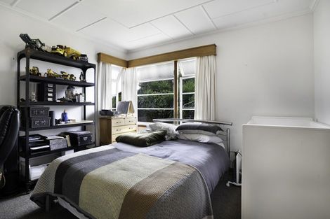 Photo of property in 13 Cambridge Road, Martinborough, 5711