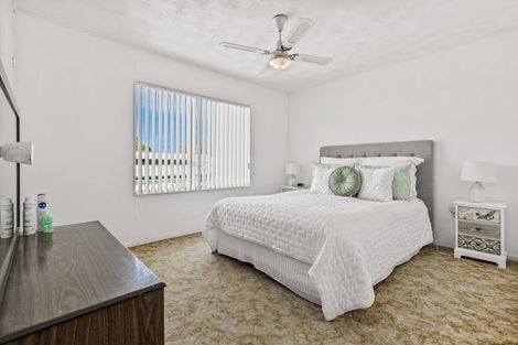 Photo of property in 26 Beauchamp Drive, Massey, Auckland, 0614