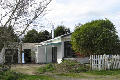 Photo of property in 2 Gleeson Road, Manakau, Levin, 5573